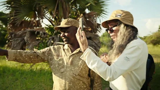 Mario Vaquerizo enseña a hablar español a un guía de Uganda tras ver defecar a un rinoceronte: "In Spanish says in my home hago lo que quiero" Mario Vaquerizo enseña a hablar español a un guía de Uganda tras ver defecar a un rinoceronte: "In Spanish says in my home hago lo que quiero"