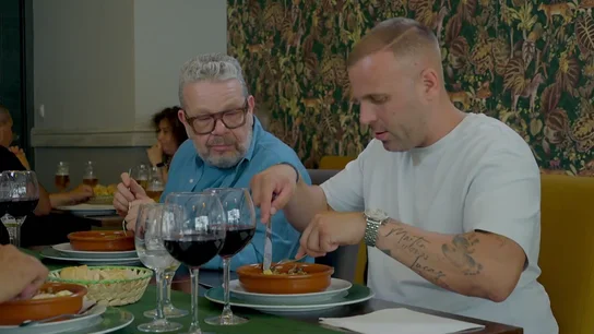 Un hostelero alucina tras comer un chipirón en unas habas: "Lleva su pluma y todo, qué menos que limpiarlo" Un hostelero alucina tras comer un chipirón en unas habas: "Lleva su pluma y todo, qué menos que limpiarlo"