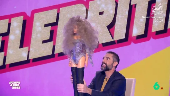 VÍDEO | Zapeando presenta a 'Dua Lipita', que hace el 'helicóptero' a ritmo de samba Melody no es la única que hace el paso del 'helicóptero'. La cantante Dua Lipa ha sorprendido en Brasil cuando ha decidido imitar el conocido paso de la cantante Sevilla a ritmo de samba.