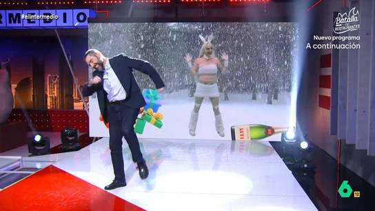 Dani Mateo alucina con el villancico de Leticia Sabater: "La Navidad en España solo tiene una reina" La cantante ha lanzado un nuevo villancico en el que pide a los Reyes Magos "un buen rabo de conejita, gordito y peludo". No te pierdas el análisis del colaborador en el vídeo principal.