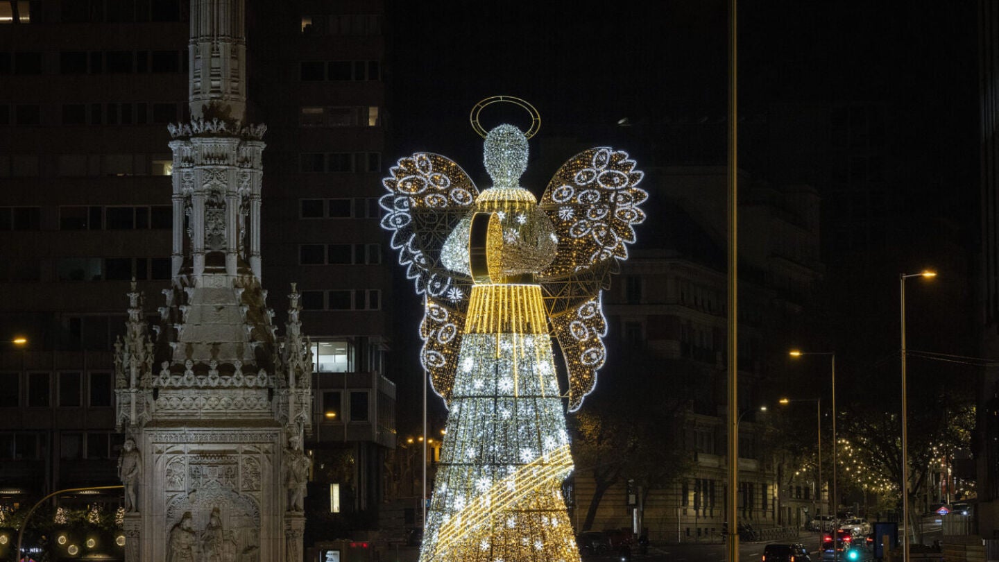 &Aacute;ngel luminoso de Col&oacute;n de las luces de Navidad de Madrid