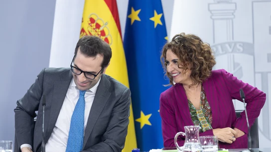 La vicepresidenta primera y ministra de Hacienda, María Jesús Montero, y el ministro de Economía, Carlos Cuerpo La vicepresidenta primera y ministra de Hacienda, María Jesús Montero, y el ministro de Economía, Carlos Cuerpo