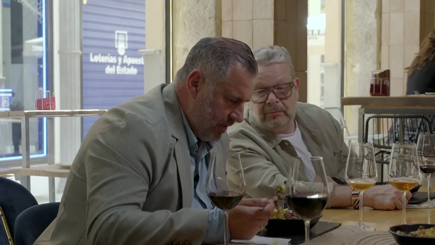La sorpresa de Alberto Chicote al ver un pelo en un plato: "Tenemos un problema de nueve centímetros" La sorpresa de Alberto Chicote al ver un pelo en un plato: "Tenemos un problema de nueve centímetros"