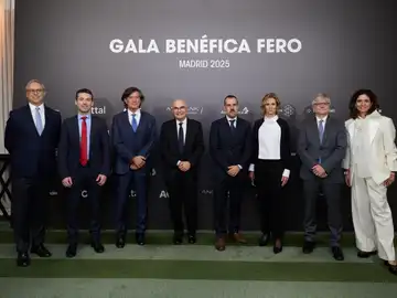 De izquierda a derecha en la foto: Sr. Luis Celier, Dr. Miguel F. de Sanmamed, Dr. Carlos López-Otín, Dr. Josep Tabernero, Rubén Ventura, Silvia Garriga, Dr. Jaume Mora y Maria Macaya De izquierda a derecha en la foto: Sr. Luis Celier, Dr. Miguel F. de Sanmamed, Dr. Carlos López-Otín, Dr. Josep Tabernero, Rubén Ventura, Silvia Garriga, Dr. Jaume Mora y Maria Macaya