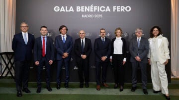 De izquierda a derecha en la foto: Sr. Luis Celier, Dr. Miguel F. de Sanmamed, Dr. Carlos López-Otín, Dr. Josep Tabernero, Rubén Ventura, Silvia Garriga, Dr. Jaume Mora y Maria Macaya