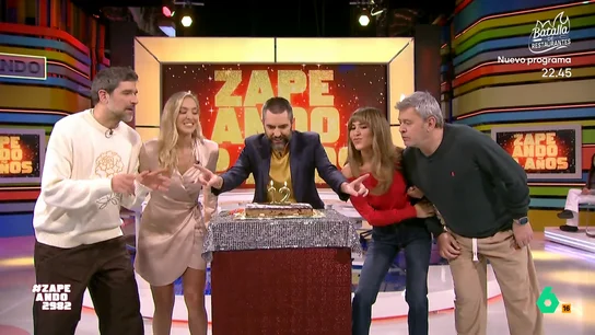 VÍDEO | Los zapeadores celebran los 12 años de emisión entre bromas y deseos de lo más extraños: "¡Que viejos somos!" VÍDEO | Los zapeadores celebran los 12 años de emisión entre bromas y deseos de lo más extraños: "¡Que viejos somos!"