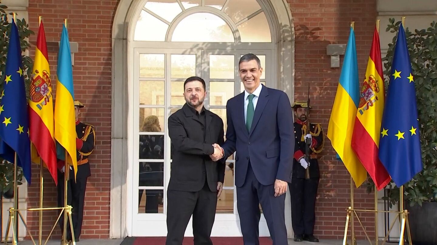 El presidente del Gobierno, Pedro Sánchez, recibe en Moncloa a su homólogo ucraniano, Volodímir Zelenski 