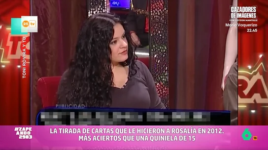 La sorprendente actuación de Rosalía hace 13 años con tirada de cartas incluida: "Hay una futura estrella" Zapeando muestra un momento de la televisión catalana donde una joven Rosalía canta hace 13 años y, además, deja que un tarotista le prediga el futuro, con mucho acierto: "Una gran multinacional se la llevará dentro de poco".
