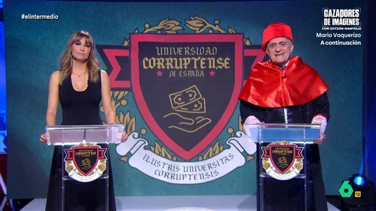 Wyoming 'doctora' a Santos Cerdán: "Qué afán de conocimiento y, sobre todo, de llevárselo muerto" Wyoming, 'decano' de la 'Universidad Corruptense de España', entrega el 'doctorado honoris causa judicial' a Santos Cerdán por su "oratoria, templanza y manera de mentir descaradamente".