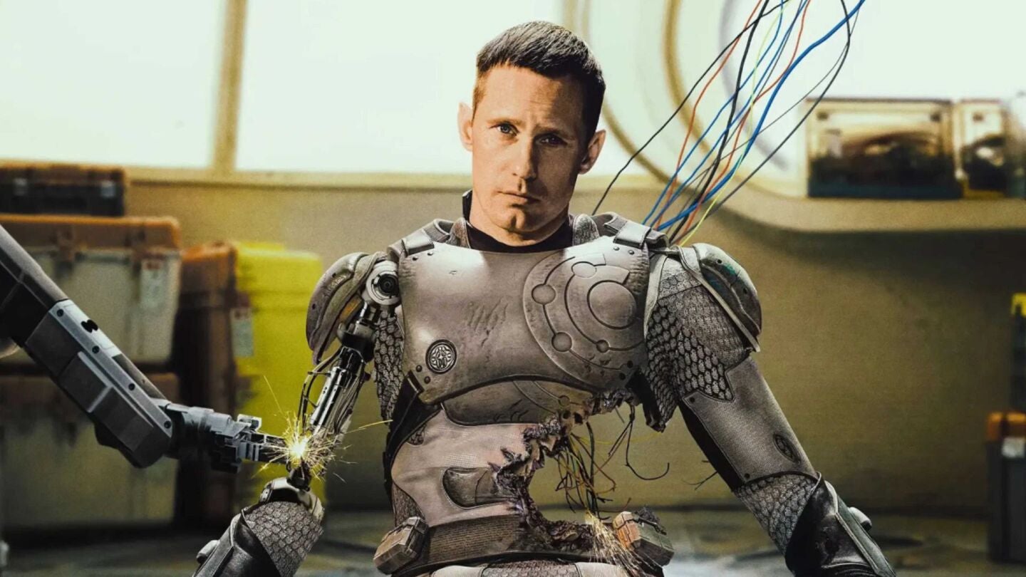 Alexander Skarsgard es el protagonista de la serie 'Matabot'