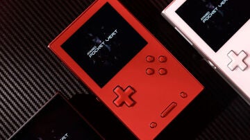 La Ayaneo Pocket Vert en color rojo