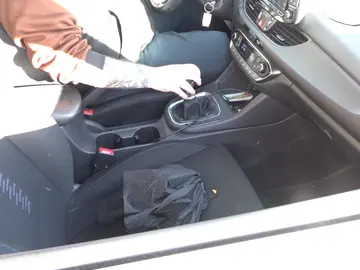 La multa inesperada por llevar un paraguas suelto en el coche: lo que dice la norma La multa inesperada por llevar un paraguas suelto en el coche: lo que dice la norma