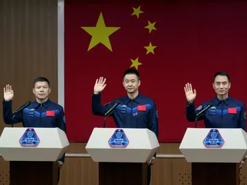 Astronautas de la misión china Shenzhou-20 Astronautas de la misión china Shenzhou-20