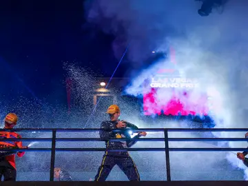 Max Verstappen en el podio de Las Vegas Max Verstappen en el podio de Las Vegas