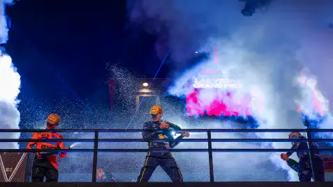 Max Verstappen en el podio de Las Vegas Max Verstappen en el podio de Las Vegas