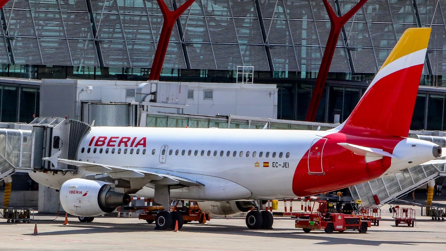 Un avión de la aerolínea Iberia en una imagen de archivo Un avión de la aerolínea Iberia en una imagen de archivo