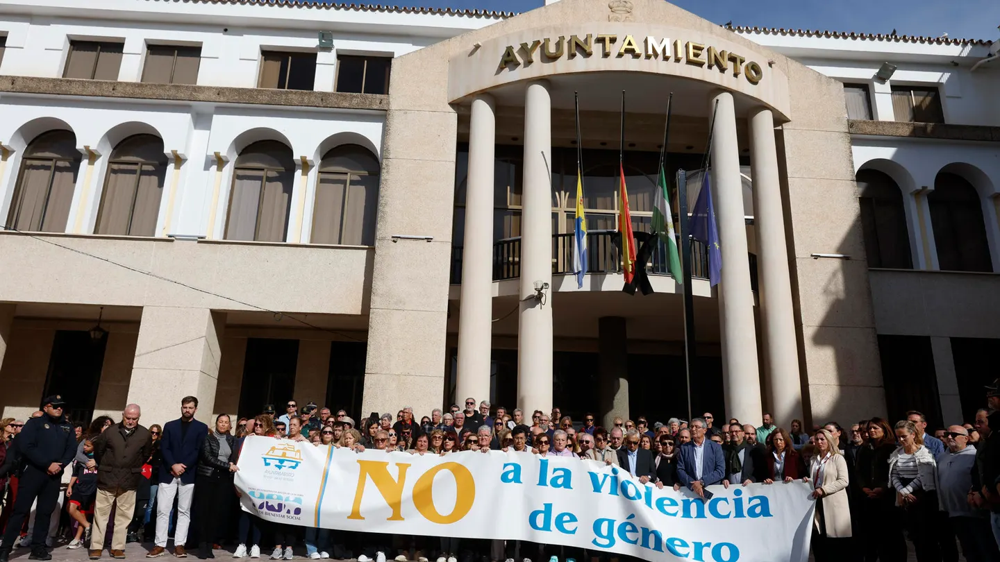 Concentración en Rincón de la Victoria (Málaga) este domingo por el asesinato de una mujer de 60 años a manos de su expareja Concentración en Rincón de la Victoria (Málaga) este domingo por el asesinato de una mujer de 60 años a manos de su expareja