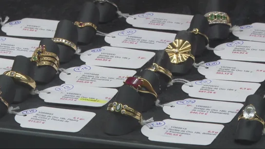 Obligados a empeñar joyas para llegar a fin de mes: la subida del oro dispara los créditos para cubrir necesidades básicas Obligados a empeñar joyas para llegar a fin de mes: la subida del oro dispara los créditos para cubrir necesidades básicas