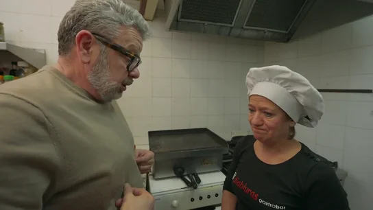 "Me suicido": una hostelera amenaza con abandonar la grabación de Batalla de restaurantes tras los ataques de otro concursante "Me suicido": una hostelera amenaza con abandonar la grabación de Batalla de restaurantes tras los ataques de otro concursante