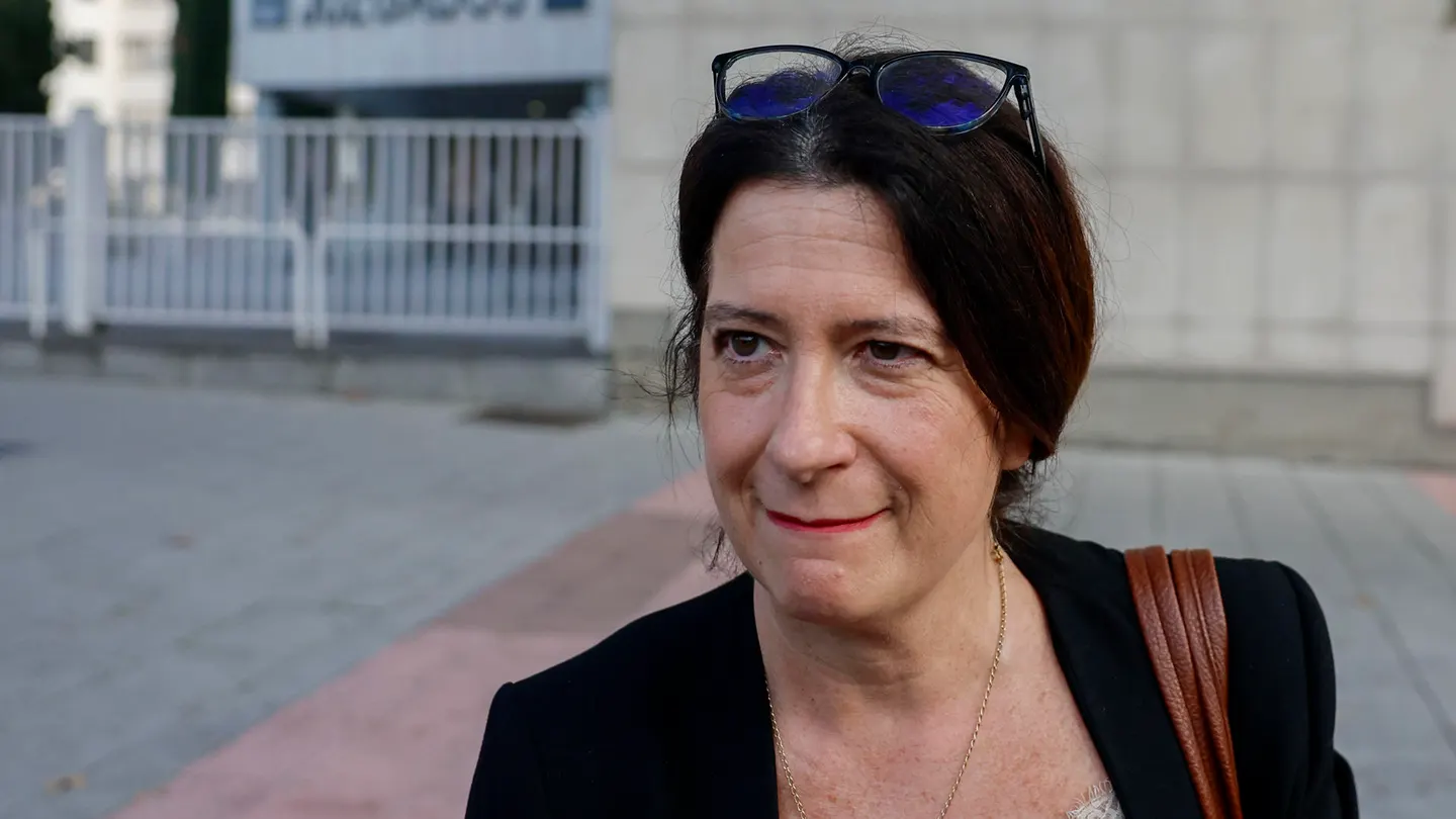Los fiscales conservadores manifiestan su "profunda indignación" ante las "insuficientes" explicaciones de la Fiscalía sobre Leire Díez Los fiscales conservadores manifiestan su "profunda indignación" ante las "insuficientes" explicaciones de la Fiscalía sobre Leire Díez
