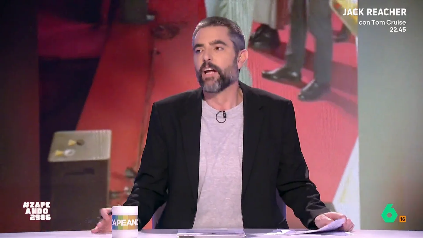 Dani Mateo, alucinado ante el 'perreo' de Xavier García Albiol: "No es bonito de ver esto" En Badalona ya se ha llevado a cabo el encendido de luces navideñas. El evento congregó a numerosos vecinos de la ciudad. Su alcalde fue el encargado de presionar el botón que ha iluminado la ciudad.