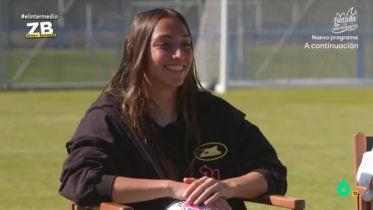 Sandra Villafañe alucina al escuchar los comentarios que dedicaban a las futbolistas en los 60: "Me ha dejado loca" En este vídeo, Thais Villas ha mostrado a Sandra Villafañe e Isabel Fuentes un vídeo emitido en los años 60 sobre un partido de fútbol femenino. Ambas no han podido evitar su sorpresa antes las afirmaciones del comentarista.