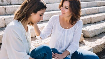 Madre con su hija adolescente