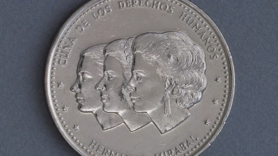 Una moneda de 25 centavos de 1983 con la imagen de las tres hermanas Mirabal, asesinadas en República Dominicana por el régimen de Trujillo Una moneda de 25 centavos de 1983 con la imagen de las tres hermanas Mirabal, asesinadas en República Dominicana por el régimen de Trujillo