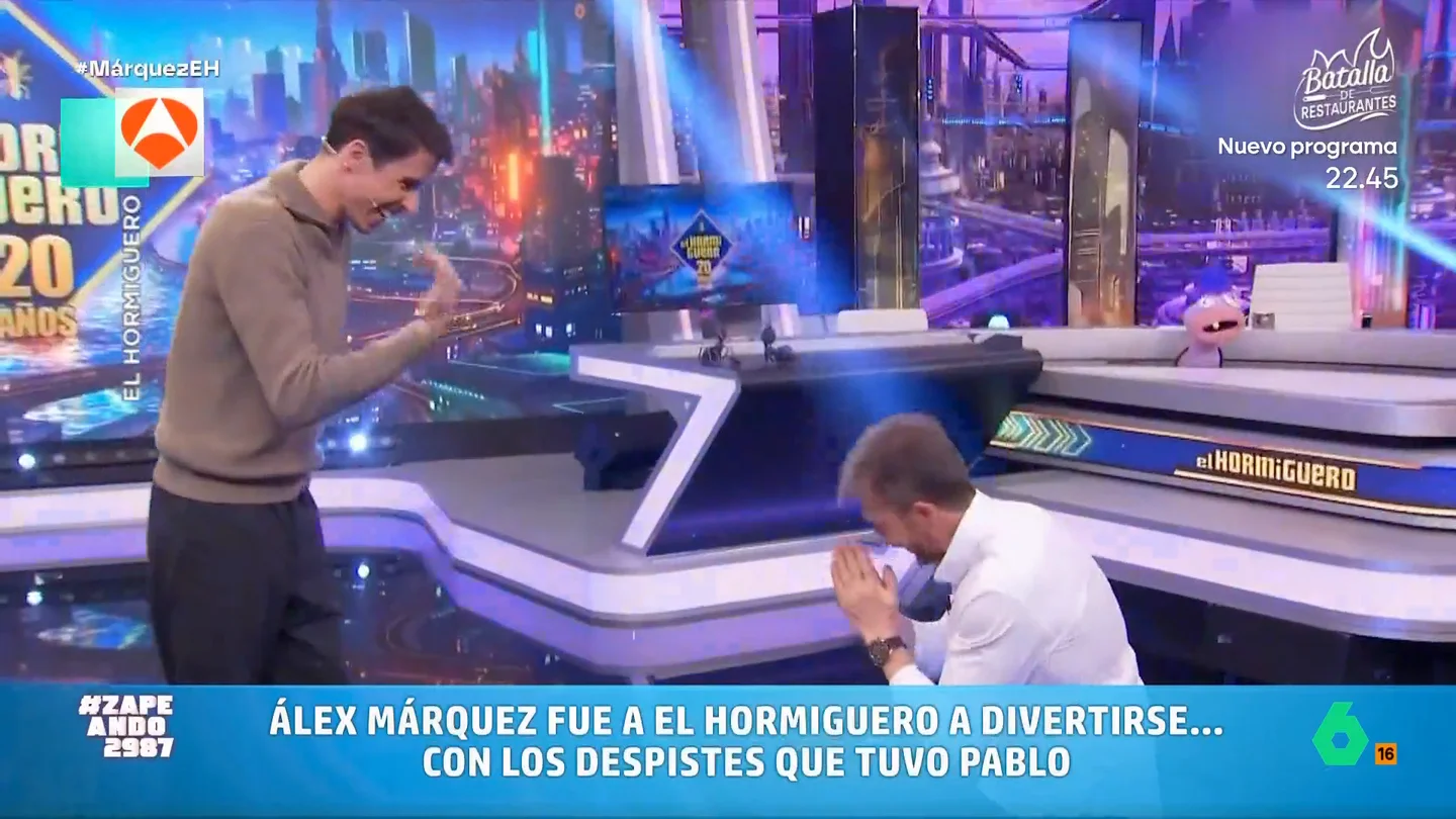 VÍDEO | El repertorio de 'lapsus' de Pablo Motos con Álex Márquez y su reacción en 'El Hormiguero': "No busques excusas" Zapeando recuerda en este vídeo los divertidos lapsus de Pablo Motos con Álex Márquez ayer en El Hormiguero, desde confundirlo con su hermano Marc a olvidarse de que ya había estado una vez en el programa.