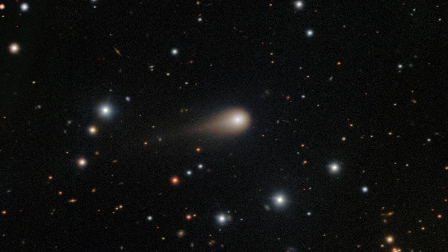 Cola creciente del cometa interestelar 3I/ATLAS Cola creciente del cometa interestelar 3I/ATLAS