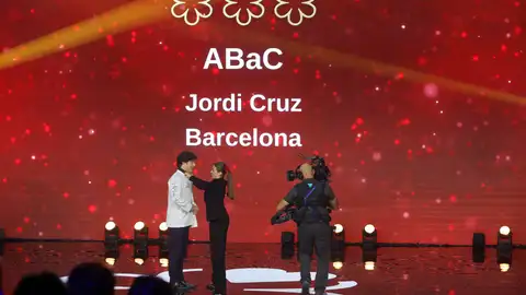 El restaurante ABaC de Jordi Cruz recibe tres estrellas Michelín durante la gala de entrega de las Estrellas Michelín 2026 El restaurante ABaC de Jordi Cruz recibe tres estrellas Michelín durante la gala de entrega de las Estrellas Michelín 2026