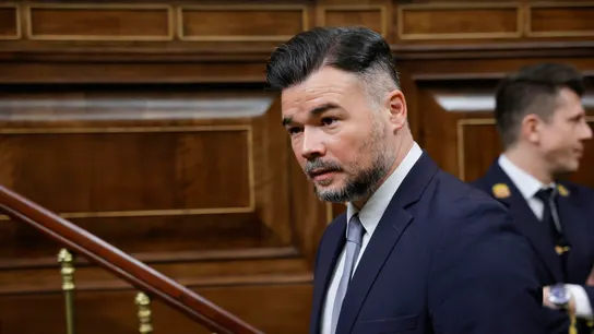 El portavoz de ERC, Gabriel Rufián, llega al Congreso para asistir a la sesión de control al Gobierno El portavoz de ERC, Gabriel Rufián, llega al Congreso para asistir a la sesión de control al Gobierno