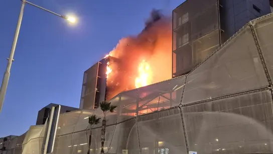 Evacúan el hospital Santa Lucía de Cartagena por un incendio en la terraza y la fachada Evacúan el hospital Santa Lucía de Cartagena por un incendio en la terraza y la fachada