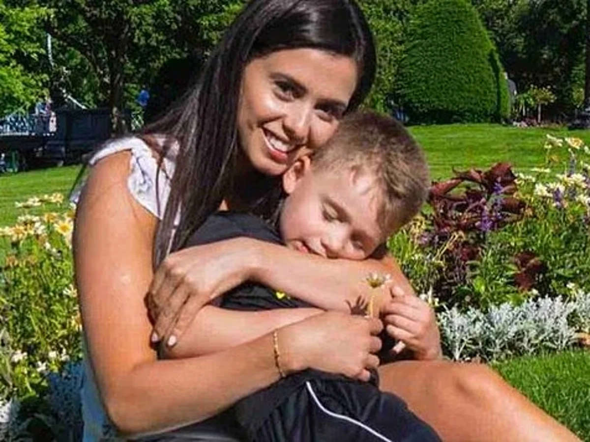 Agentes del ICE detienen a la excuñada de la portavoz de la Casa Blanca cuando iba a recoger a su hijo