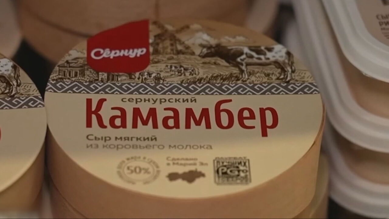 プーチン大統領がスーパーマーケットでウクライナ侵略に対する制裁と戦うために使用する模倣品
