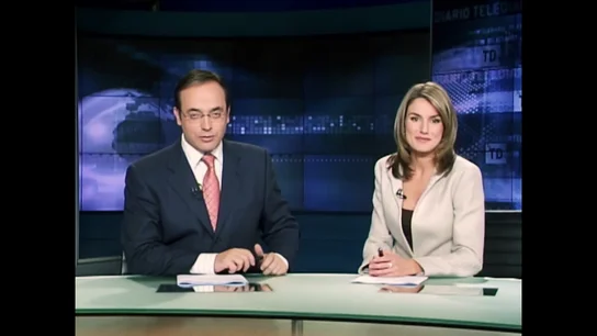 Así fue el último telediario de Letizia Ortiz: junto a Urdaci y saliendo por la otra puerta para evitar a la prensa Así fue el último telediario de Letizia Ortiz: junto a Urdaci y saliendo por la otra puerta para evitar a la prensa