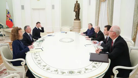El presidente ruso, Vladimir Putin, y el enviado especial, Steve Witkoff, en la reunión de este martes en el Kremlin con sus respectivos asesores. El presidente ruso, Vladimir Putin, y el enviado especial, Steve Witkoff, en la reunión de este martes en el Kremlin con sus respectivos asesores.