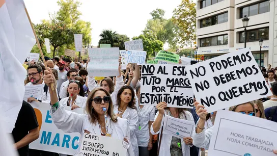 Protesta de médicos, en una imagen de archivo. Protesta de médicos contra el Estatuto Marco propuesta por el Ministerio de SanidadProtesta de médicos, en una imagen de archivo.