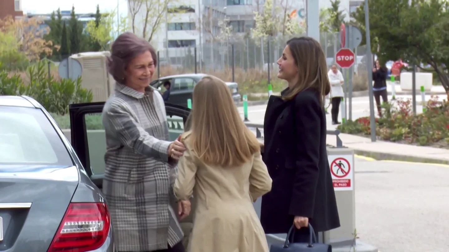 Cuando el desencuentro entre la reina Letizia y doña Sofía en Palma reabrió el debate sobre la unidad de la Corona Cuando el desencuentro entre la reina Letizia y doña Sofía en Palma reabrió el debate sobre la unidad de la Corona