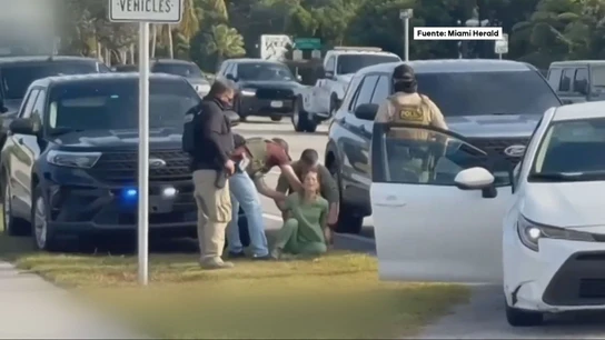 Una mujer detenida por el ICE, pese a ser ciudadana estadounidense. Una mujer detenida por el ICE, pese a ser ciudadana estadounidense.