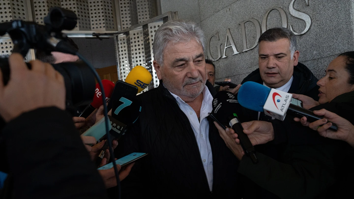 Laureano Oubiña a la salida de los juzgados de Vilagarcía (Pontevedra) Laureano Oubiña a la salida de los juzgados de Vilagarcía (Pontevedra)