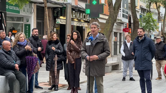 El presidente del PP, Alberto Núñez Feijóo, realiza declaraciones a la prensa durante su visita a la localidad pacense de Don Benito El presidente del PP, Alberto Núñez Feijóo, realiza declaraciones a la prensa durante su visita a la localidad pacense de Don Benito