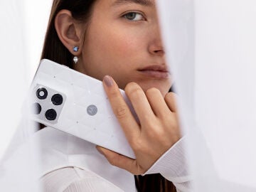 Motorola edge 70 Pantone Color of the Year