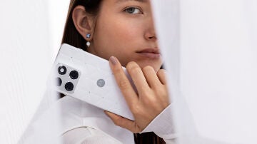 Motorola edge 70 Pantone Color of the Year