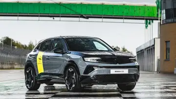 Es la mezcla más rara del mundo: el coche que te devuelve las ganas de conducir es de Opel, es un SUV y es eléctrico Es la mezcla más rara del mundo: el coche que te devuelve las ganas de conducir es de Opel, es un SUV y es eléctrico