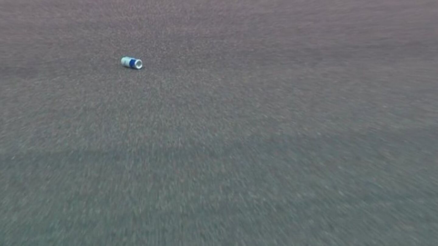 La surrealista imagen que dejan los libres 1 de Abu Dhabi: una lata en la pista