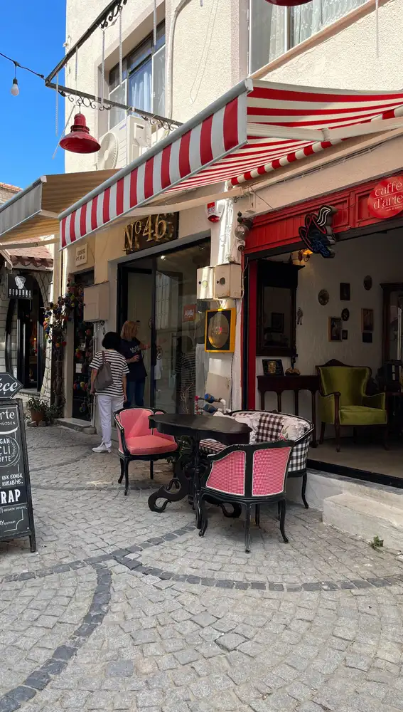 Calles de Urla, Turquía Calles de Urla, Turquía