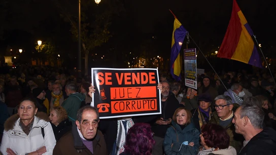 Manifestantes frente al Tribunal Supremo Manifestantes frente al Tribunal Supremo