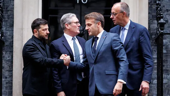 El presidente ucraniano, Volodimir Zelenski, se ha reunido este lunes con el primer ministro de Reino Unido, Keir Starmer, el presidente de Francia, Emmanuel Macron, y el canciller alemán, Friedrich Merz, en Londres. El presidente ucraniano, Volodimir Zelenski, se ha reunido este lunes con el primer ministro de Reino Unido, Keir Starmer, el presidente de Francia, Emmanuel Macron, y el canciller alemán, Friedrich Merz, en Londres.
