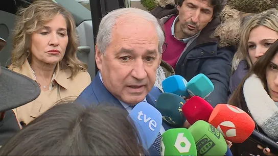 El presidente de la Diputación de Lugo, José Tomé, atiende a los medios de comunicación El presidente de la Diputación de Lugo, José Tomé, atiende a los medios de comunicación